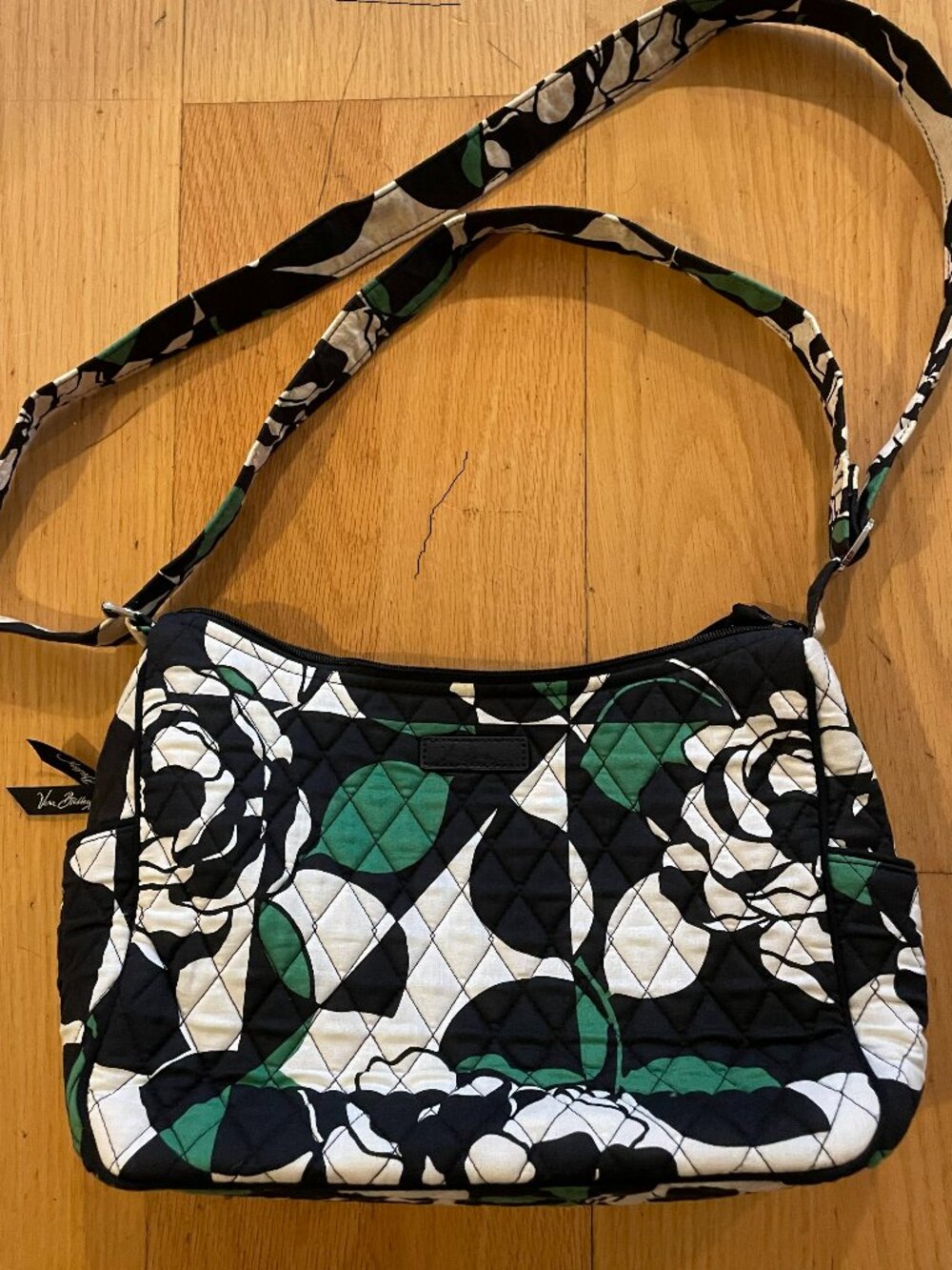 VERA BRADLEY CROSSBODY HANDBAG - Imperial Rose: black/white graphic roses